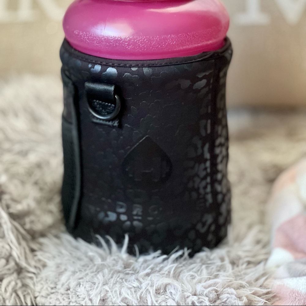 Og black leopard hydrojug sleeve.